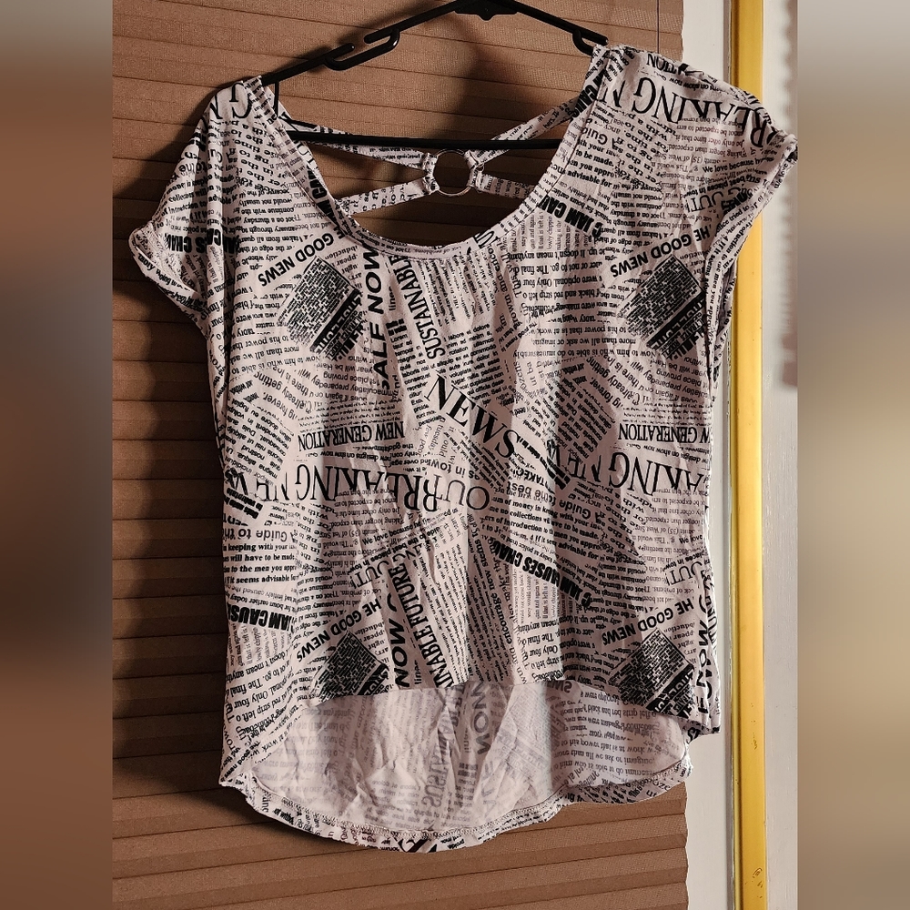 No Boundaries Women's Short Sleeve Black n White Design Size L 11-13 Used